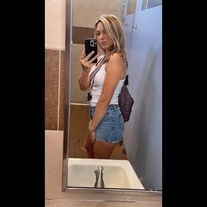 Meet your Posher, Leeann